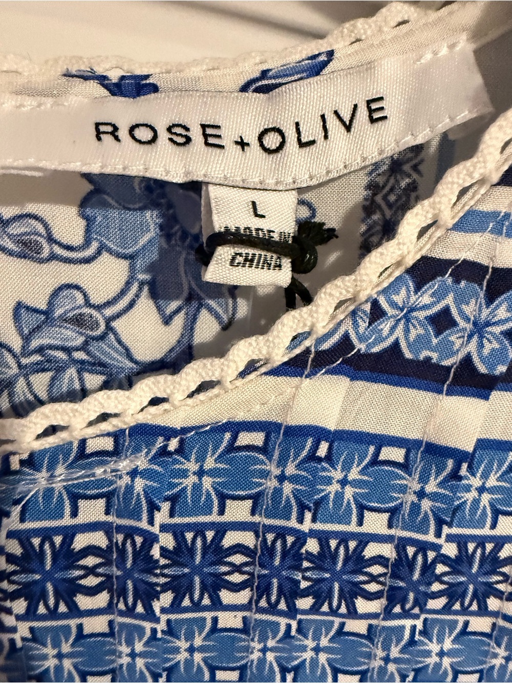 Rose + Olive Tiered Sleeve Top Large NWT - Picture 3 of 6